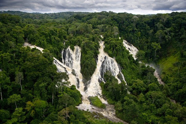 Loango jeep or the east: who already shares your Afrijet morning? travel photo