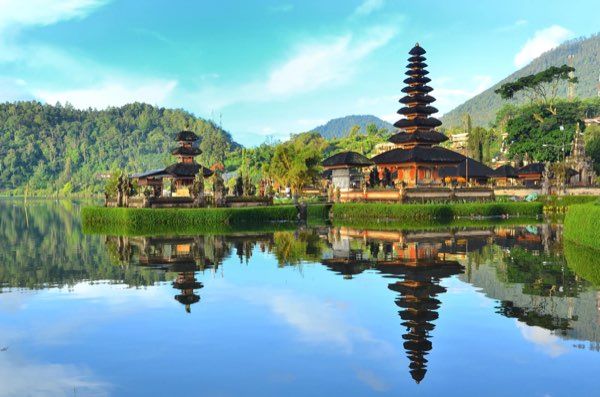 Canggu or the next boat: who is on your Indonesia week? travel photo