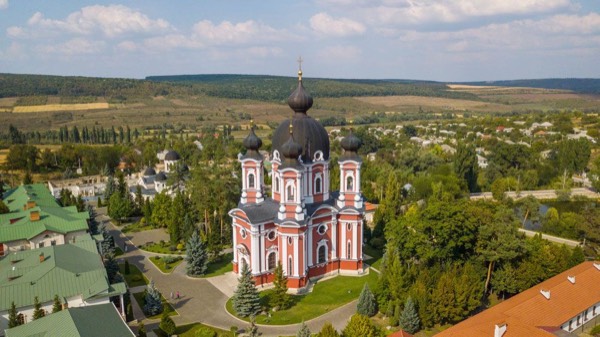 Cricova or Mileștii Mici: who shares the Chișinău night? travel photo