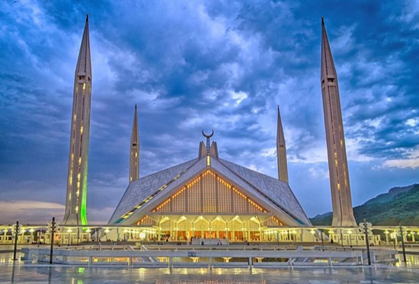 Hunza or Lahore: who already chose the same week? travel photo