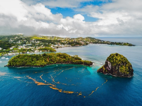 Bequia or the cays: who shares the same hull in Saint Vincent? travel photo