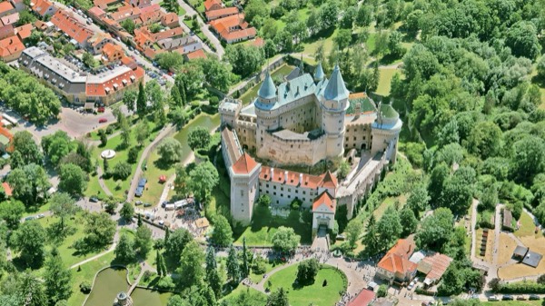 Hut night or Vienna footnote: who is coming to Slovakia? travel photo