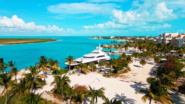 Grace Bay or Grand Turk: who is staying on the same island? travel photo